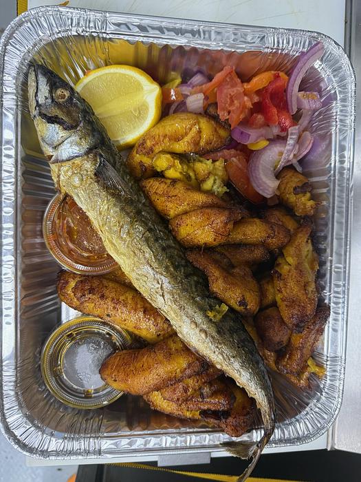 Whole Fried Mackerel, Large (6)