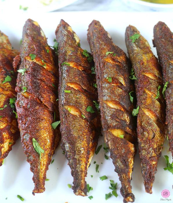 Whole Fried Mackerel, Large (6)