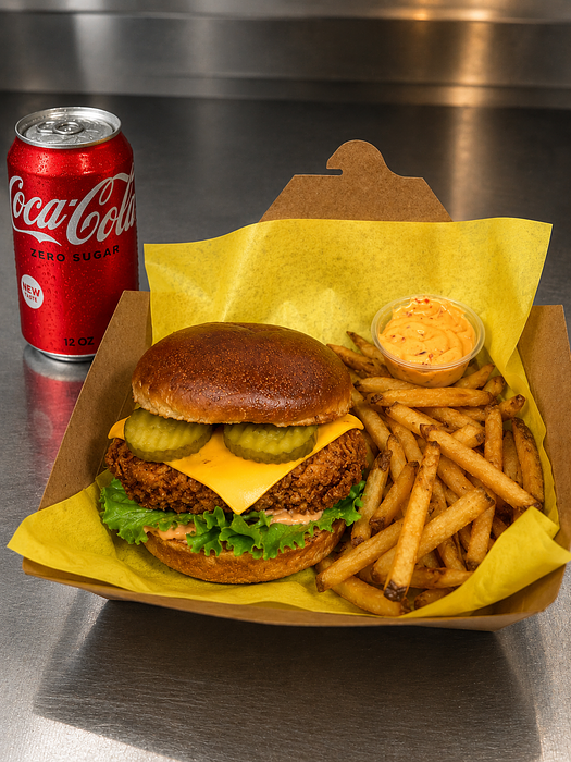 Combo Cluckin' Spicy Burger 🌶️ 🍔