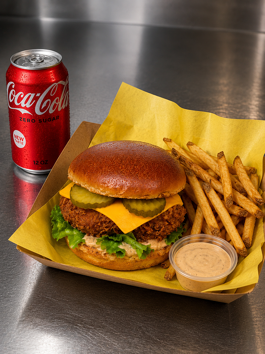 Combo Cluckin' Classic Burger 🍔