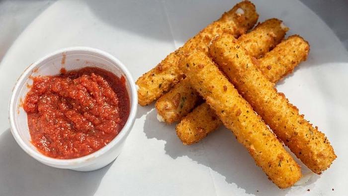 Mozzarella Sticks (5 Pc)